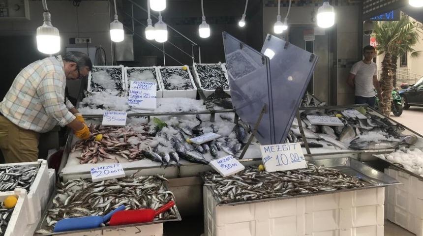 Balık tezgahları şenlendi