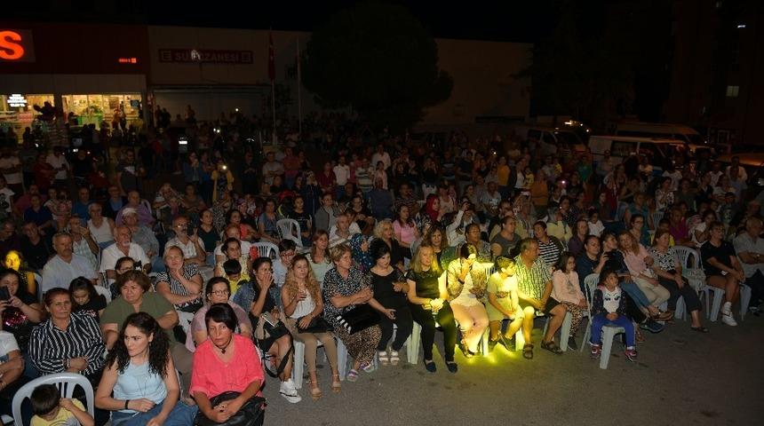 T&uuml;rk&uuml;ler sokakta s&ouml;ylendi