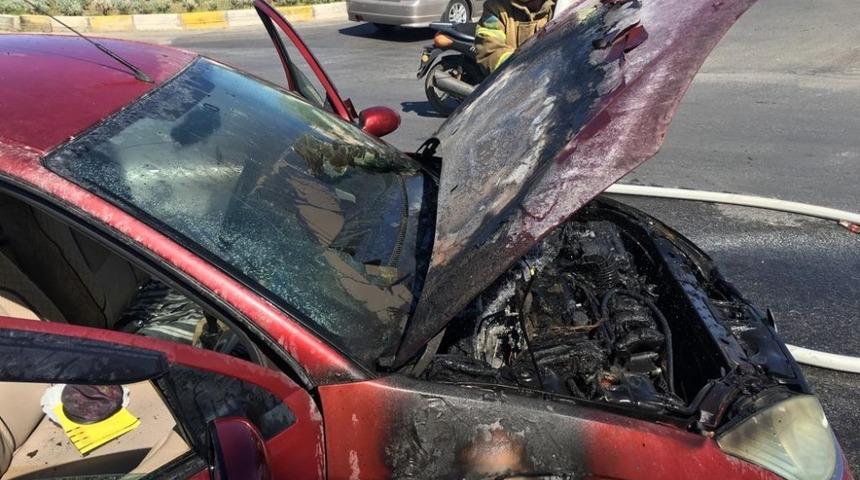 Ka&ccedil;ıran benzin hortumu aracı yaktı