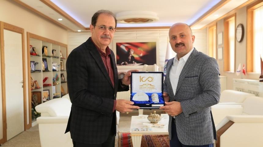 Amasya Valisi Varol&rsquo;dan Rekt&ouml;r Coşkun&rsquo;a ziyaret