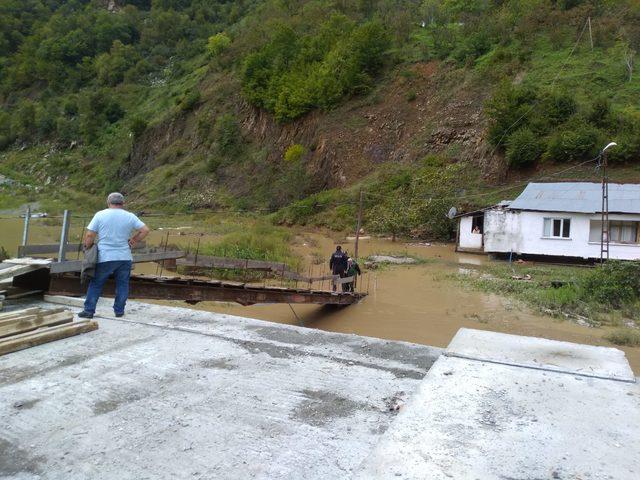 Artvin'de sel; dereler taştı, yollar kapandı (3)