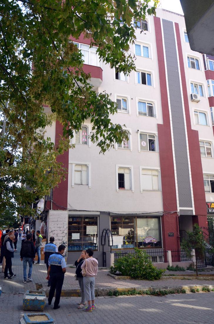 Depremin ardından Avcılar'da 3 bloktan oluşan bina için tahliye kararı G4