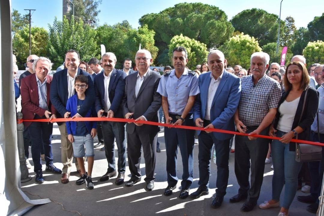 Akhisar kitap g&uuml;nleri başladı