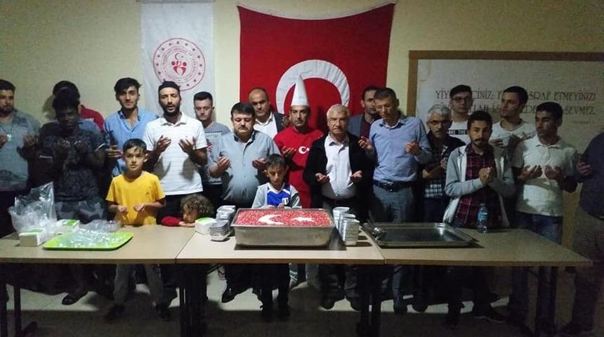 Beyşehir&rsquo;de &uuml;niversite &ouml;ğrencilerine aşure ikramı