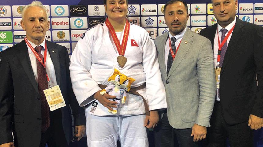 Milli judocu Hilal &Ouml;zt&uuml;rk d&uuml;nya &uuml;&ccedil;&uuml;nc&uuml;s&uuml; oldu