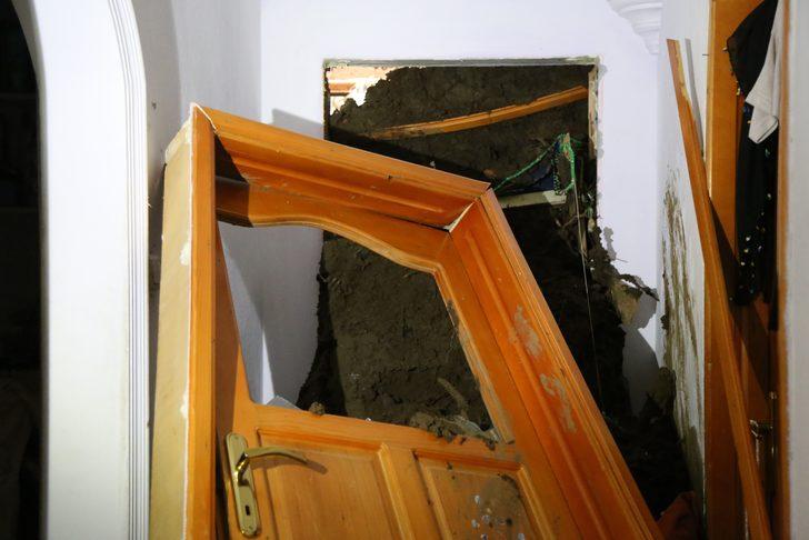 Artvin'de sel ve toprak kayması! Ölümden 2 dakika ile kurtulmuşlar G2