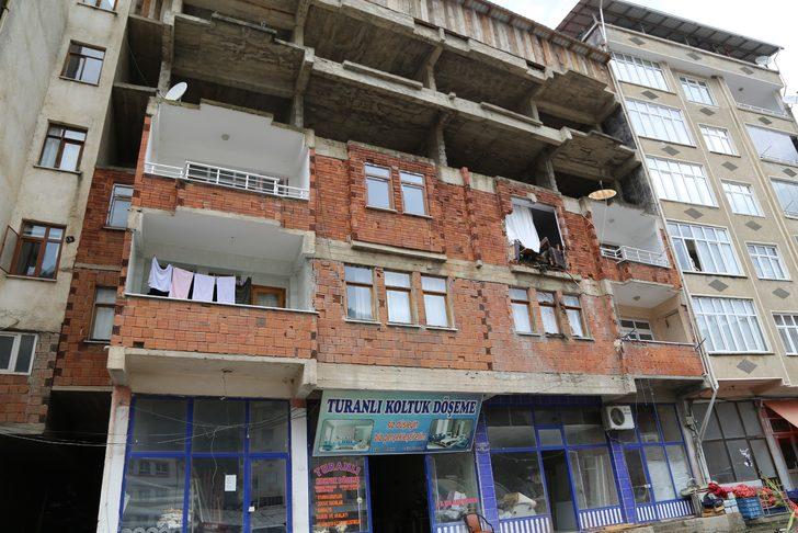 Artvin'de sel ve toprak kayması! Ölümden 2 dakika ile kurtulmuşlar G3