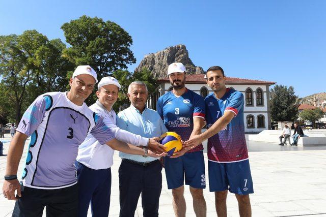 Kent meydanında voleybol turnuvası