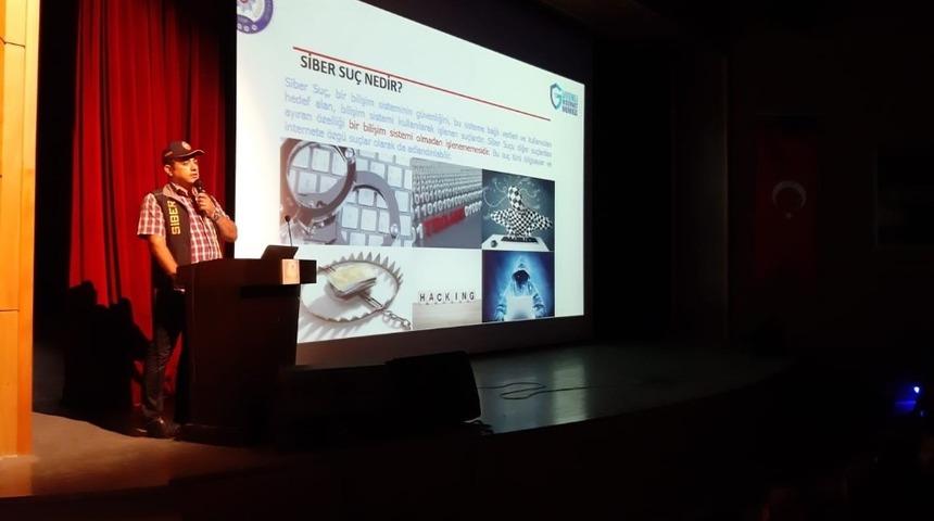 Mersin’de ’güvenli internet’ semineri