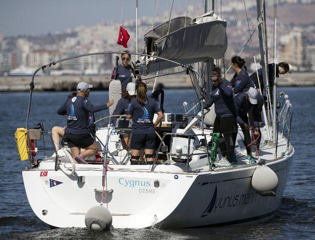 3. İzmir Körfez Festivali yelken yarışlarıyla başladı