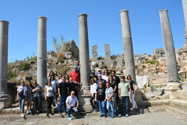 Perge Antik Kenti’nde 52 sütun orijinal yerlerine dikildi