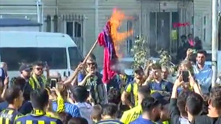 F.Bahçe taraftarları G.Saray forması yaktı G2