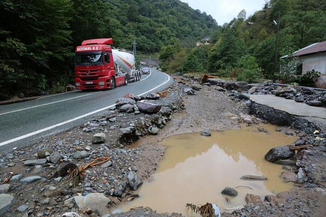 Artvin'de sel; dereler taştı, yollar kapandı (5)