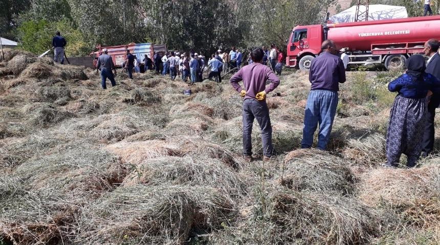 Y&uuml;ksekova&rsquo;da yangın; bin 500 bağ ot yandı