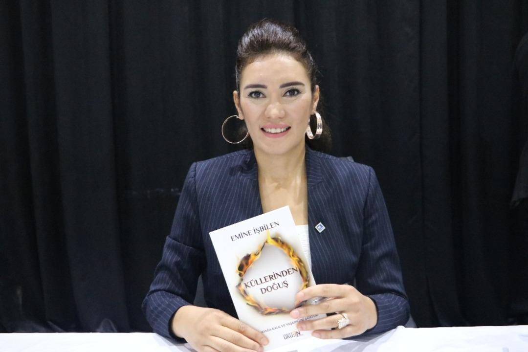 Gen&ccedil; yazar ilk kitabını tanıttı