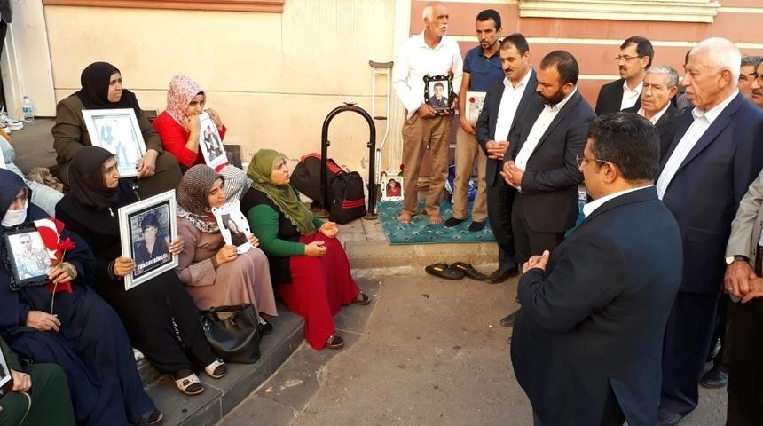 Bitlisli aşiret reisleri ve kanaat önderlerinden Diyarbakır annelerine ziyaret