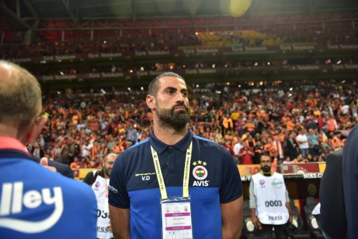Volkan Demirel antren&ouml;rl&uuml;k belgesi olmadığı i&ccedil;in soyunma odasında