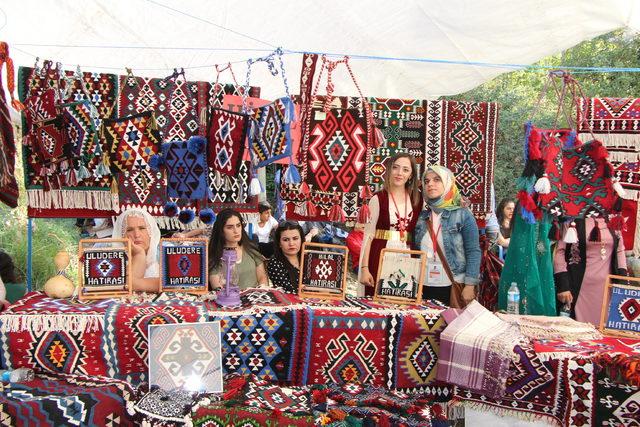 Manuş Baba, huzurun hakim olduğu Kato Dağı nda konser verdi 1