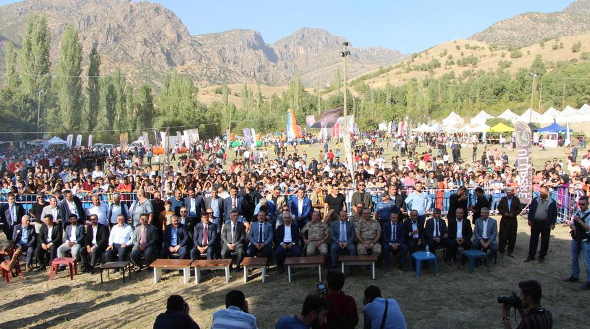 Manuş Baba, huzurun hakim olduğu Kato Dağı'nda konser verdi