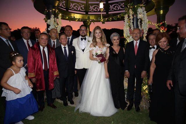 Kılıçdaroğlu nikah şahidi oldu