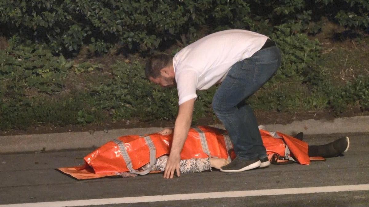 Kocaeli'de korkun&ccedil; kaza! Annesinin cesedine kapanıp g&ouml;zyaşı d&ouml;kt&uuml;!