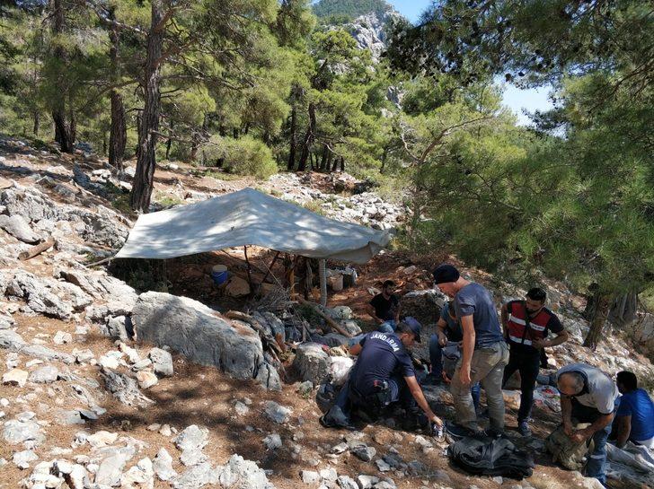  Antik kentte kaçak kazı yapıyorlardı! Suçüstü yakalandılar! G4