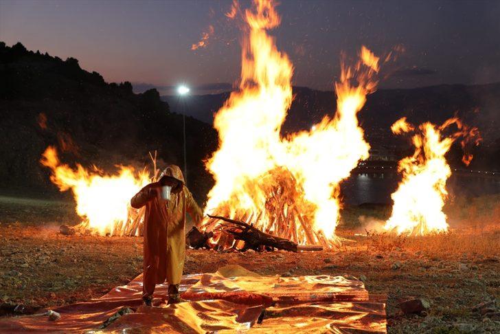 Dekan ateş yakıp başından aşağı boya döktü! Bakın sebebi neymiş! G4