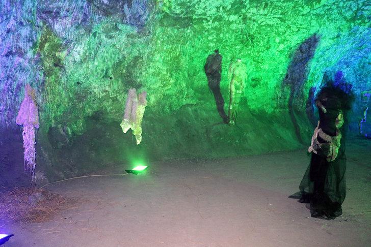 Kurutulmuş bağırsaklardan kıyafetler yaptı! G5