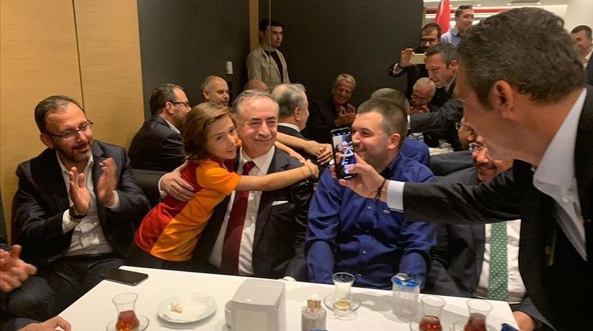 Galatasaray - Fenerbahçe derbisinde anlamlı fotoğraf