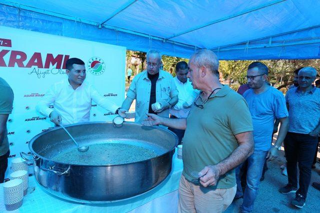 Tütüncü’den sanayi esnafına aşure