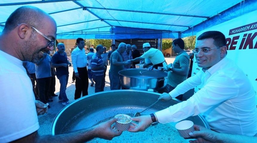 T&uuml;t&uuml;nc&uuml;&rsquo;den sanayi esnafına aşure