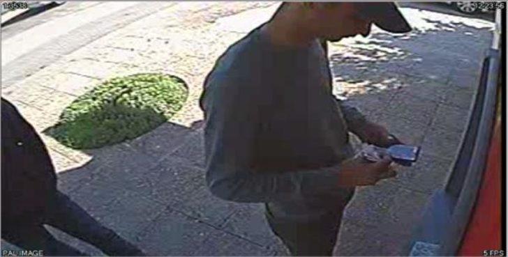 Vatandaşları dolandıran iki şüpheli Mersin'de suçüstü yakalandı G1