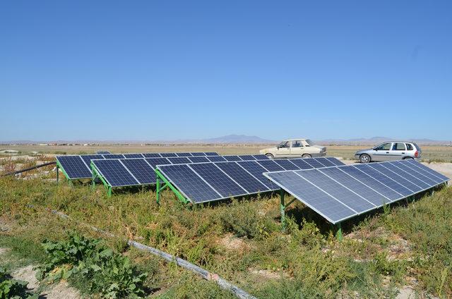 Tarlasına kurduğu güneş enerjisiyle mazot masrafından kurtuldu