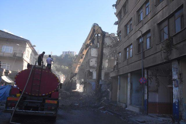 Bitlis’te 'Dere Üstü Islah Projesi' için ilk yıkım başladı