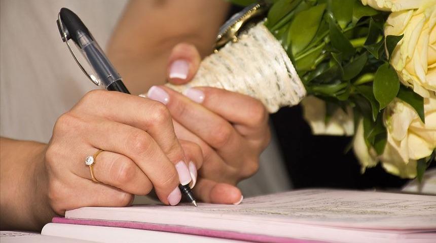Nikah görüntüleri kusurlu kaydedilince mahkemelik oldular