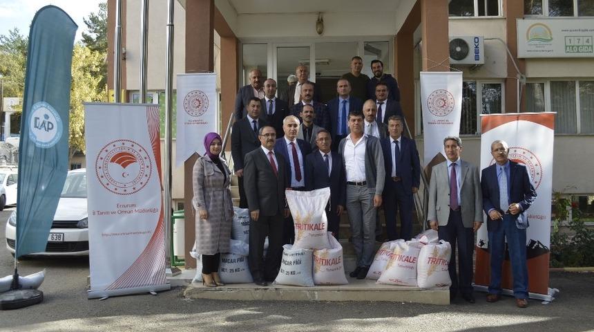 &Ccedil;ift&ccedil;ilere yem bitkisi tohumu dağıtıldı