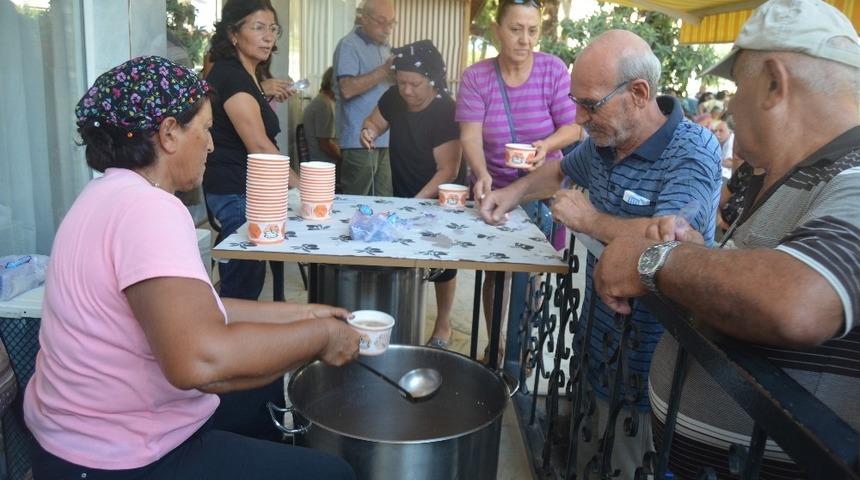 Didim&rsquo;de &Ccedil;orumlular aşure hayrında buluştu
