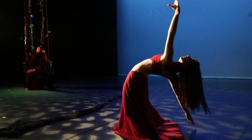 &ldquo;Seyyah&rdquo;ın hikayeleri ayakta alkışlandı