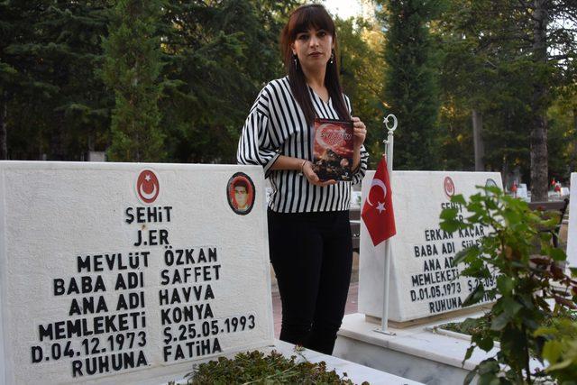 68 şehidin hayatını kitaplaştırıp, gelirini Mehmetçik Vakfı'na bağışladı