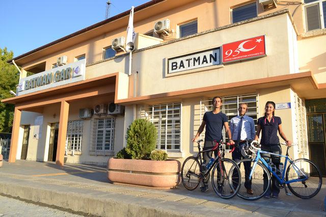 İzmirli çift, bisikletle 80 günde 80 şehri gezdi