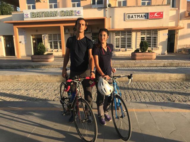 İzmirli çift, bisikletle 80 günde 80 şehri gezdi