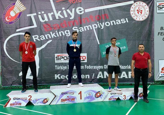 Osmangazili badmintoncular madalyaları topladı