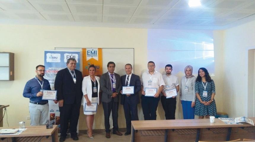 Ayten Akcan&rsquo;a en iyi bildiri &ouml;d&uuml;l&uuml;