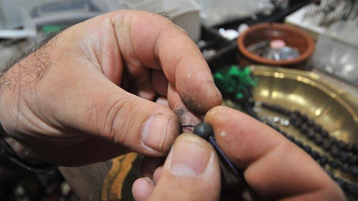 Balina kusmuğundan yapılan tesbihe sipariş yağıyor