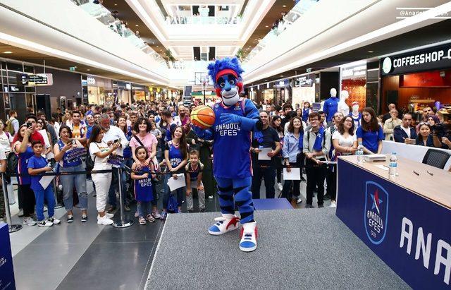 Anadolu Efes, taraftarlarıyla buluştu