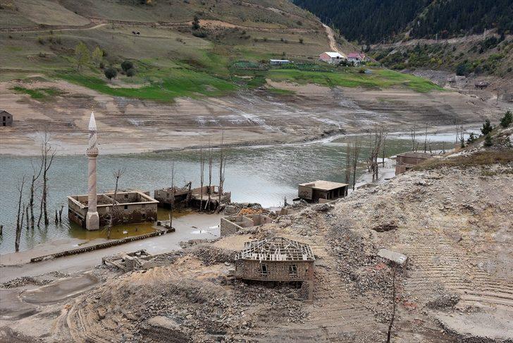 Baraj suları çekilince köy ortaya çıktı G4