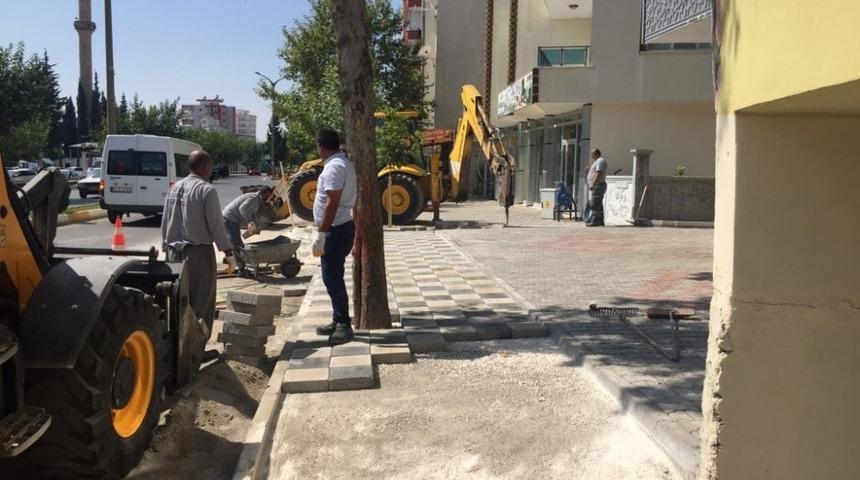 Barbaros Hayrettin Mahallesi&rsquo;nde kaldırım yenileme &ccedil;alışması