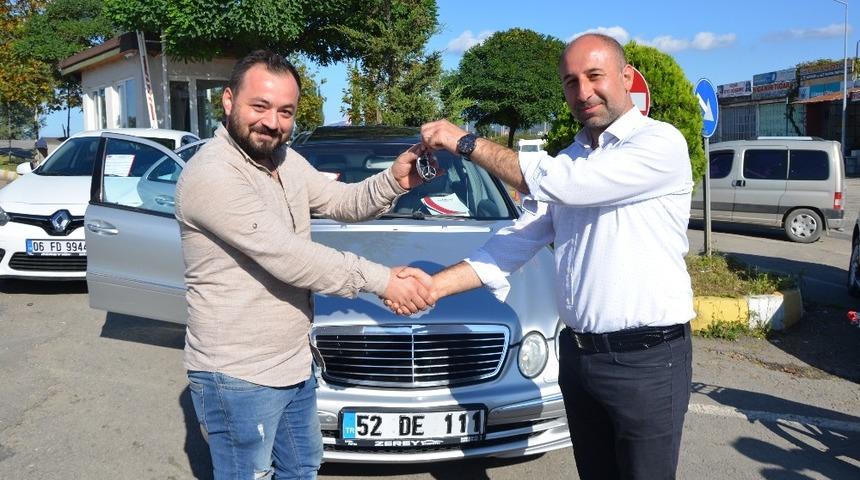 10 yıl sonra a&ccedil;ılan oto pazarında alan da satan da memnun