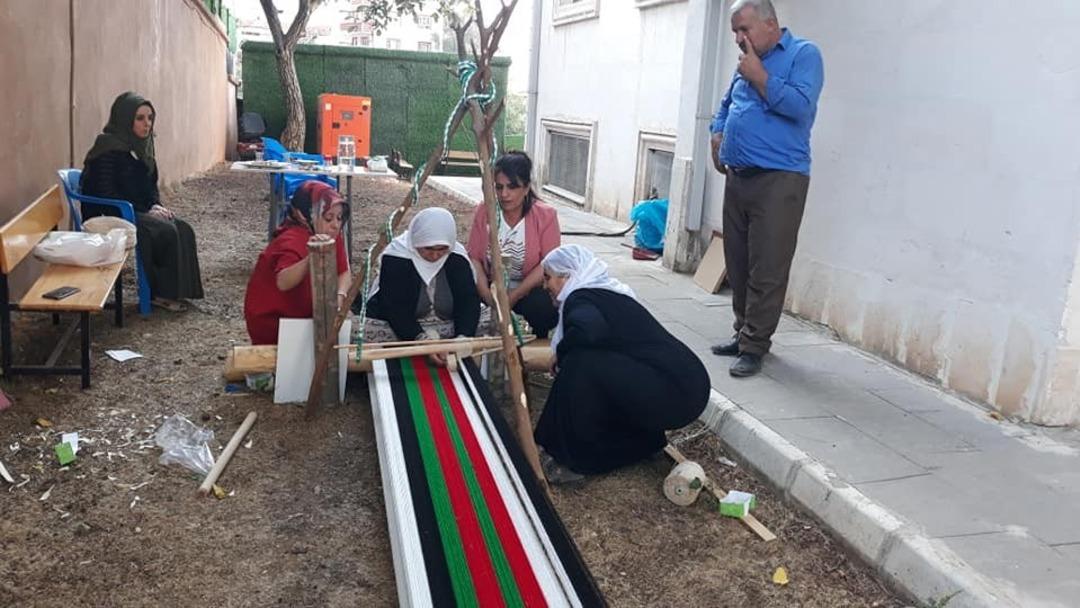 Kilim dokumacılığı gen&ccedil; nesillere aktarılıyor