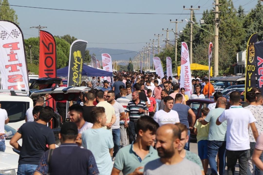 Otomobil tutkunları Akhisar AutoFest&rsquo;e akın etti